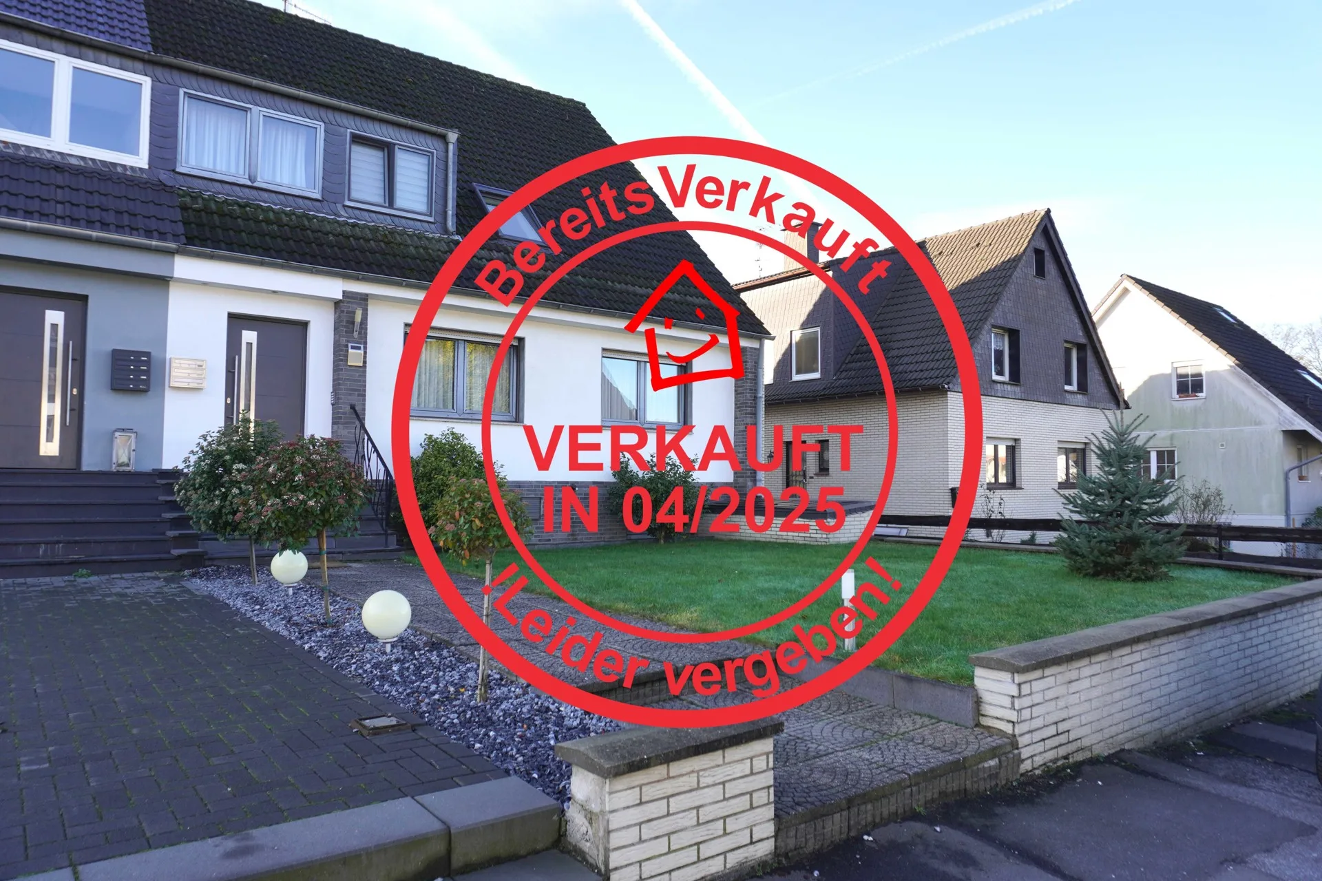 3-Familien-Doppelhaus in Waldlage, in Langenfeld!