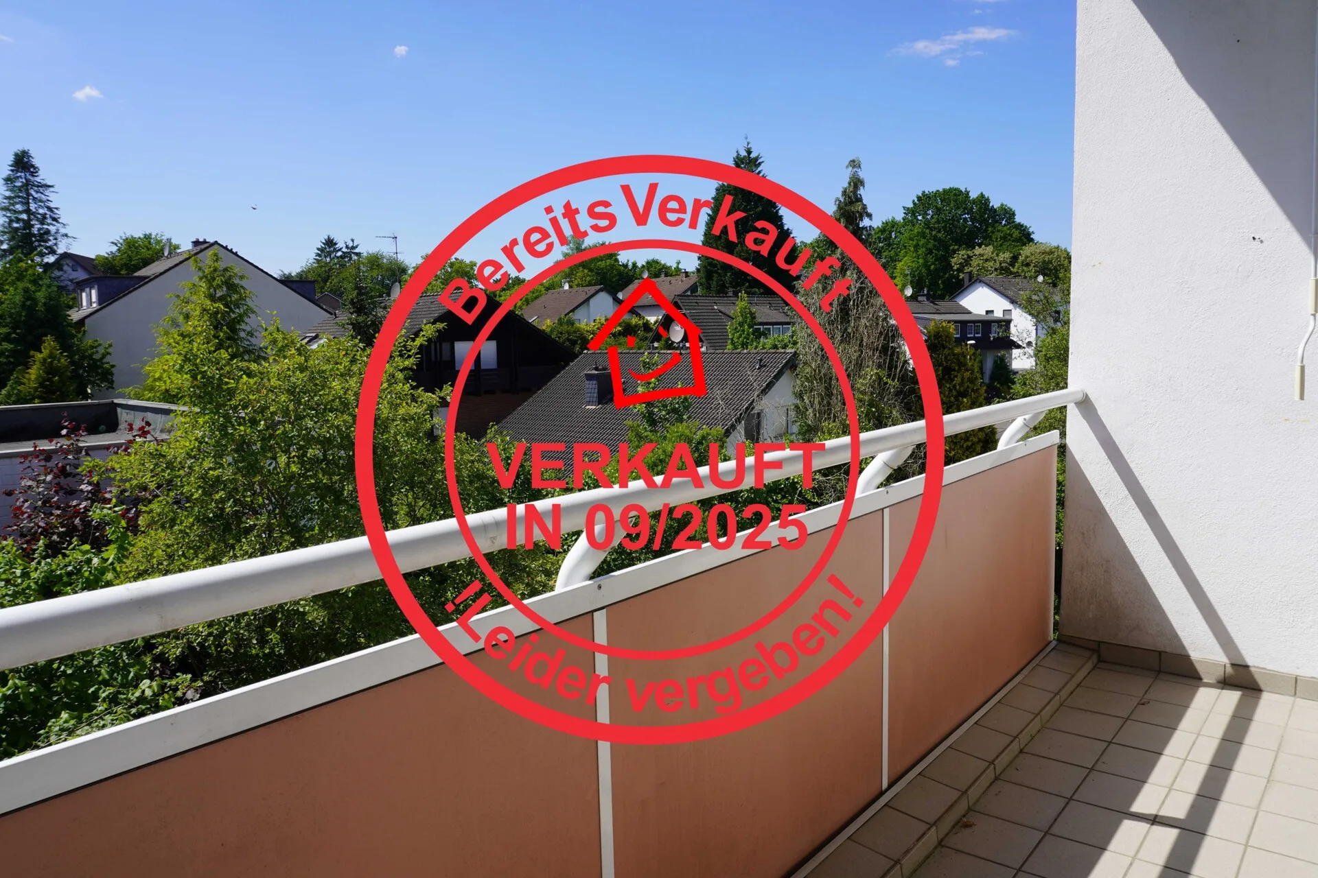 Südbalkon mit Ausblick plus 3-Zimmer-Wohnung zum Renovieren in Leverkusen-Lützenkirchen!